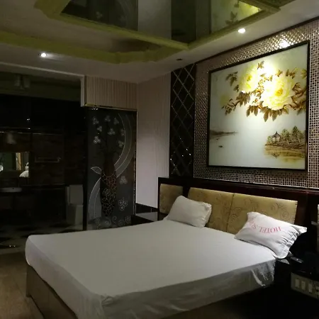 Ocho Hotel